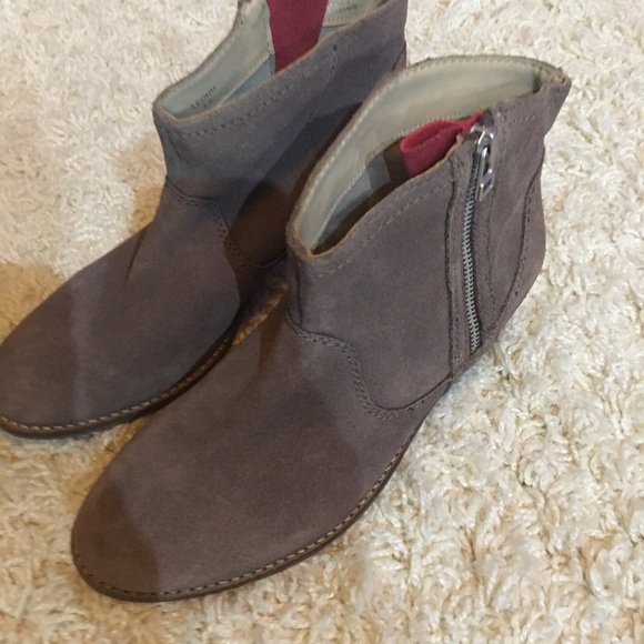 Steve Madden Leonn taupe booties! Never worn! - Picture 4 of 8